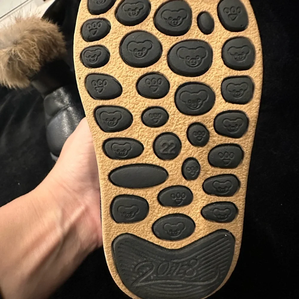 local childrens boutique warm black